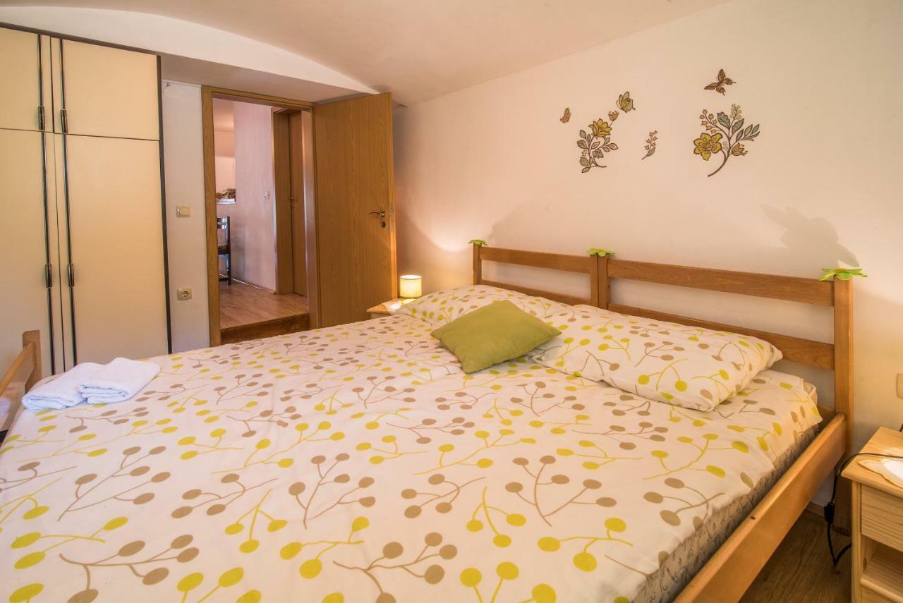 Apartmani Marija Malinska Exteriör bild