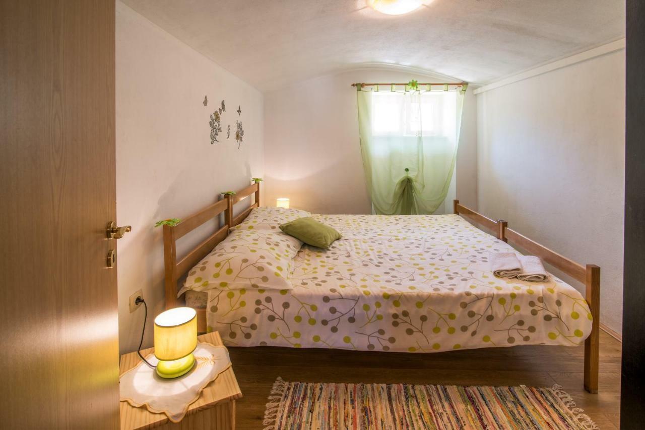 Apartmani Marija Malinska Exteriör bild