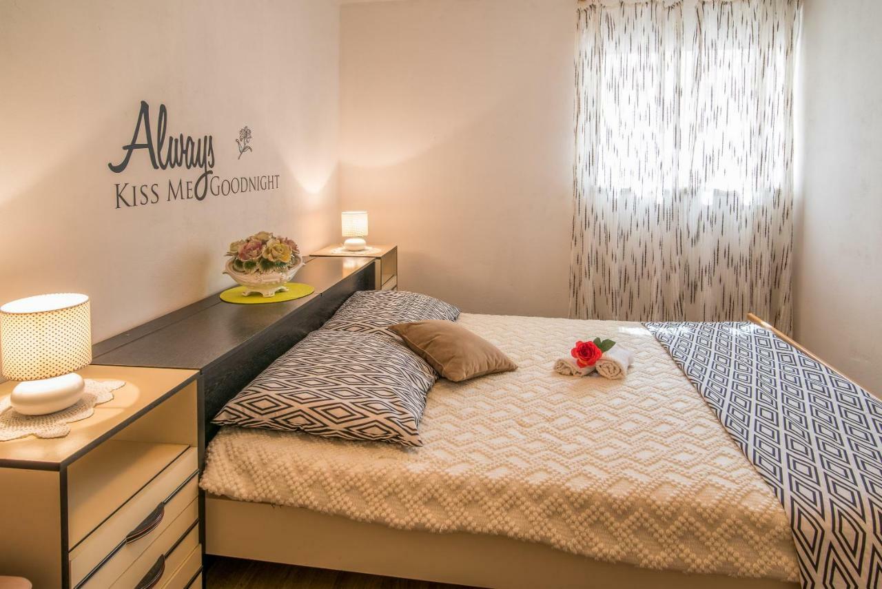 Apartmani Marija Malinska Exteriör bild