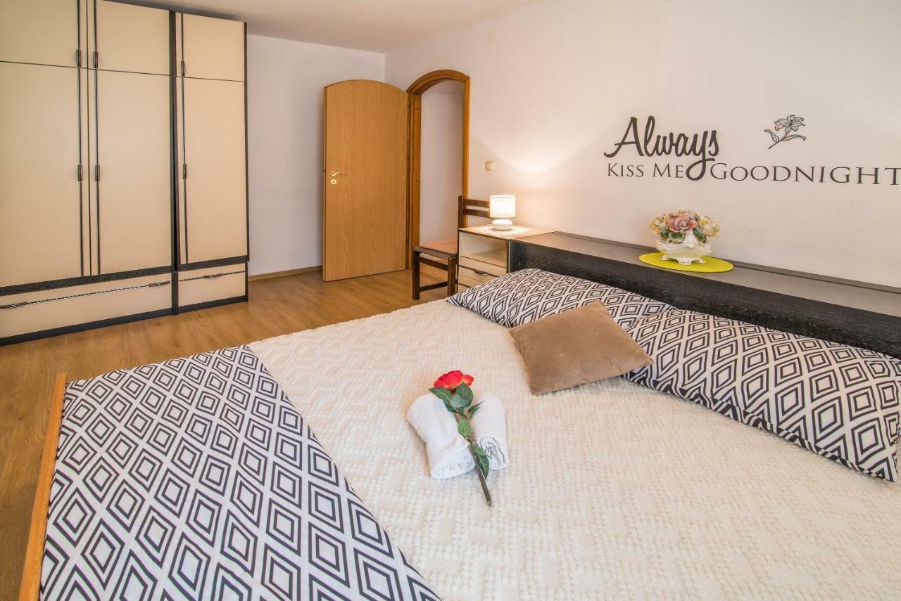 Apartmani Marija Malinska Exteriör bild