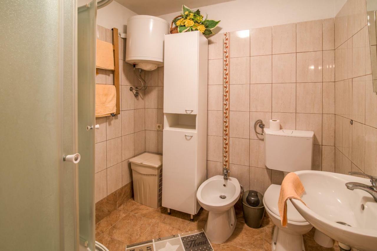 Apartmani Marija Malinska Exteriör bild