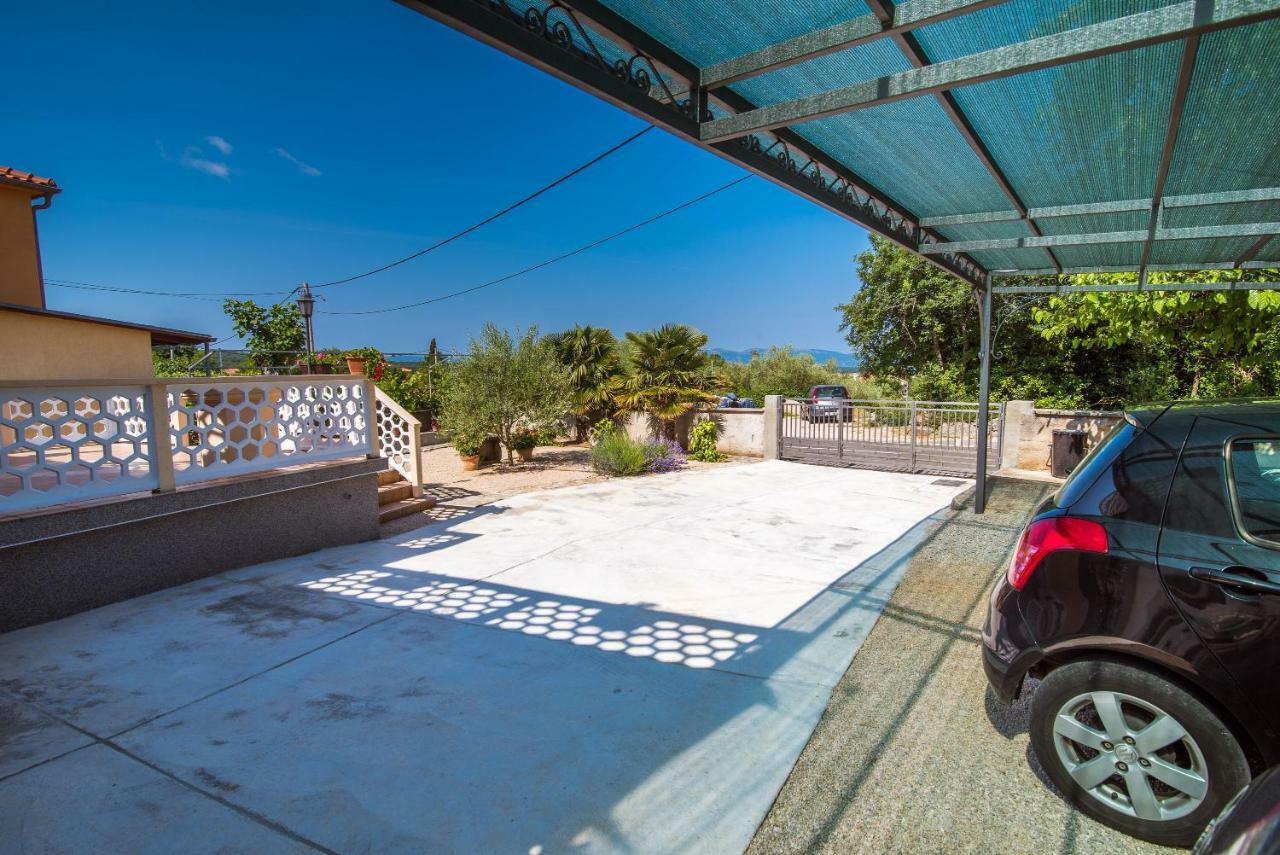 Apartmani Marija Malinska Exteriör bild