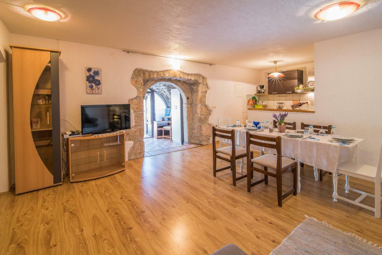 Apartmani Marija Malinska Exteriör bild