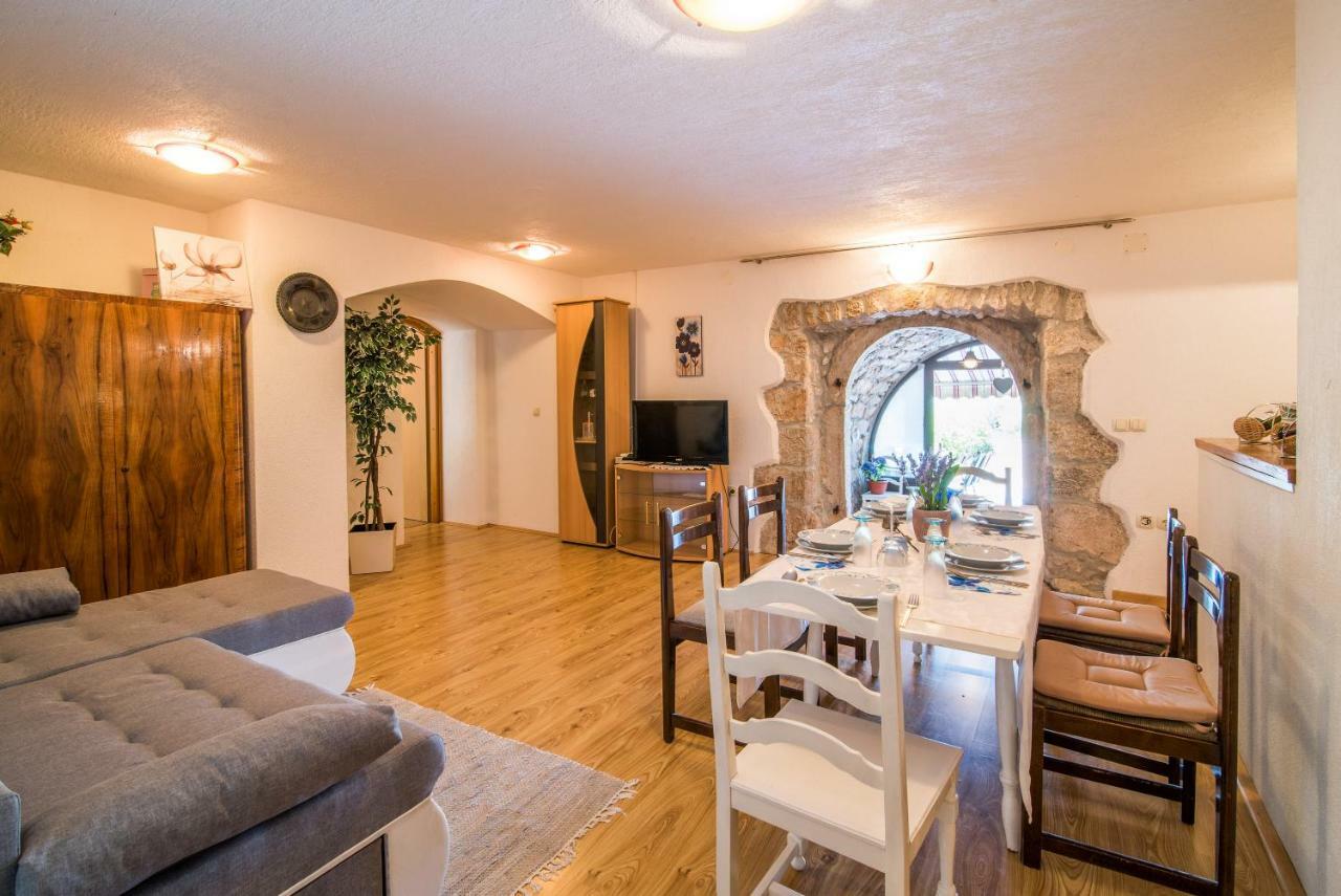 Apartmani Marija Malinska Exteriör bild